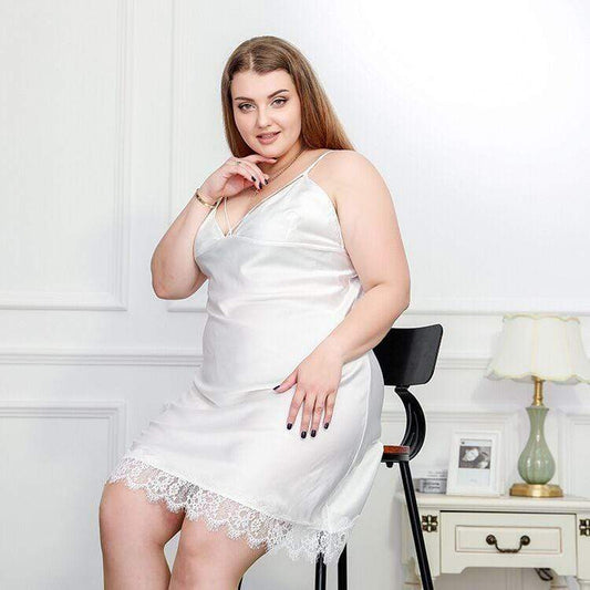 Satynowa Koszula Nocna Plus Size Z Koronkowym Wykończeniem - Laranka.